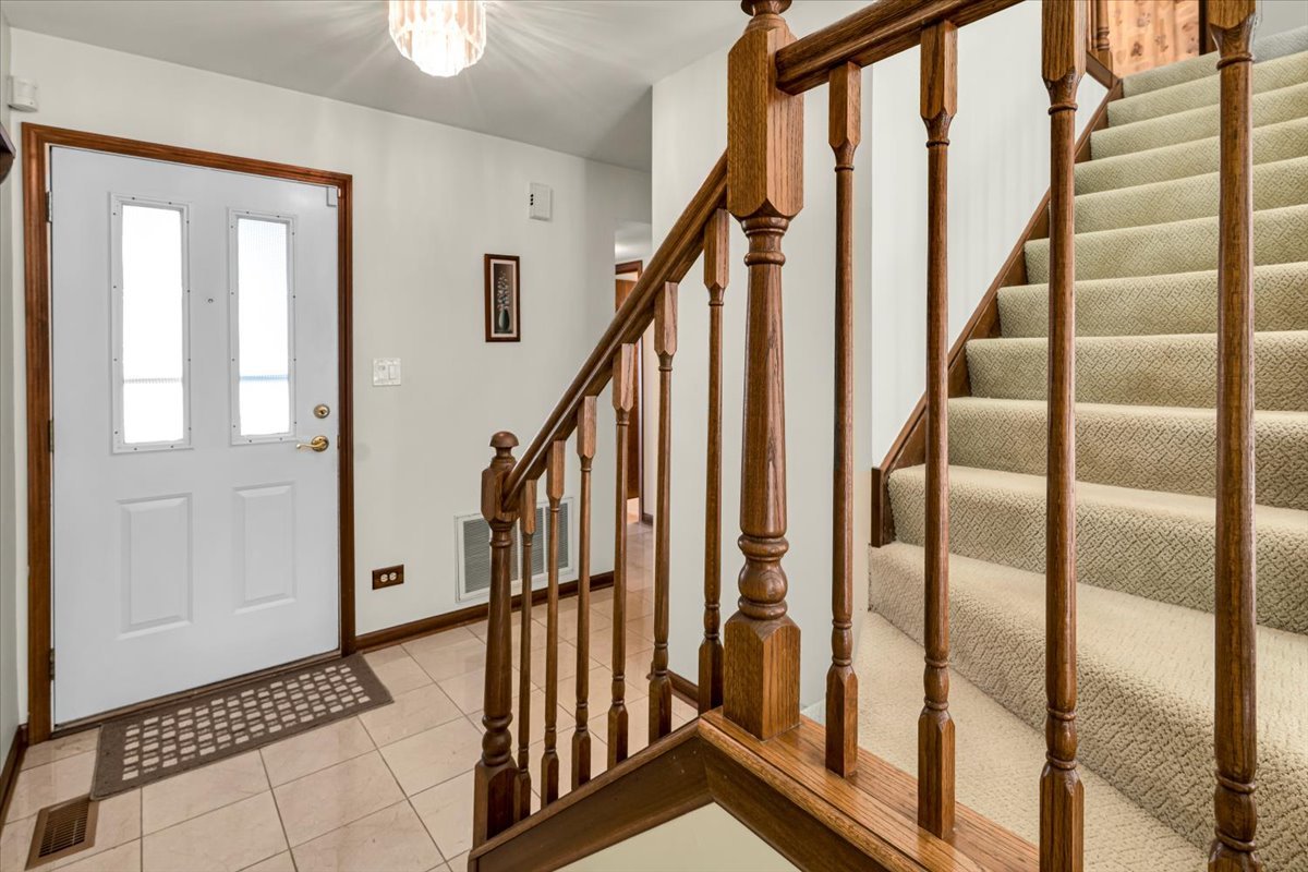 5454 Ashbrook Place, Downers Grove, IL 60515