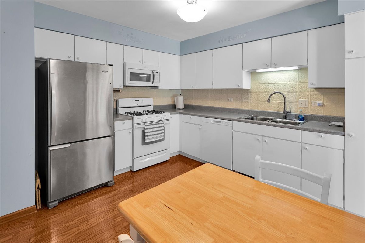 5454 Ashbrook Place, Downers Grove, IL 60515