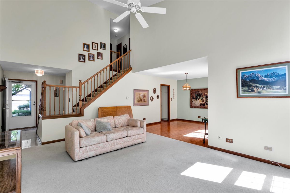 5454 Ashbrook Place, Downers Grove, IL 60515