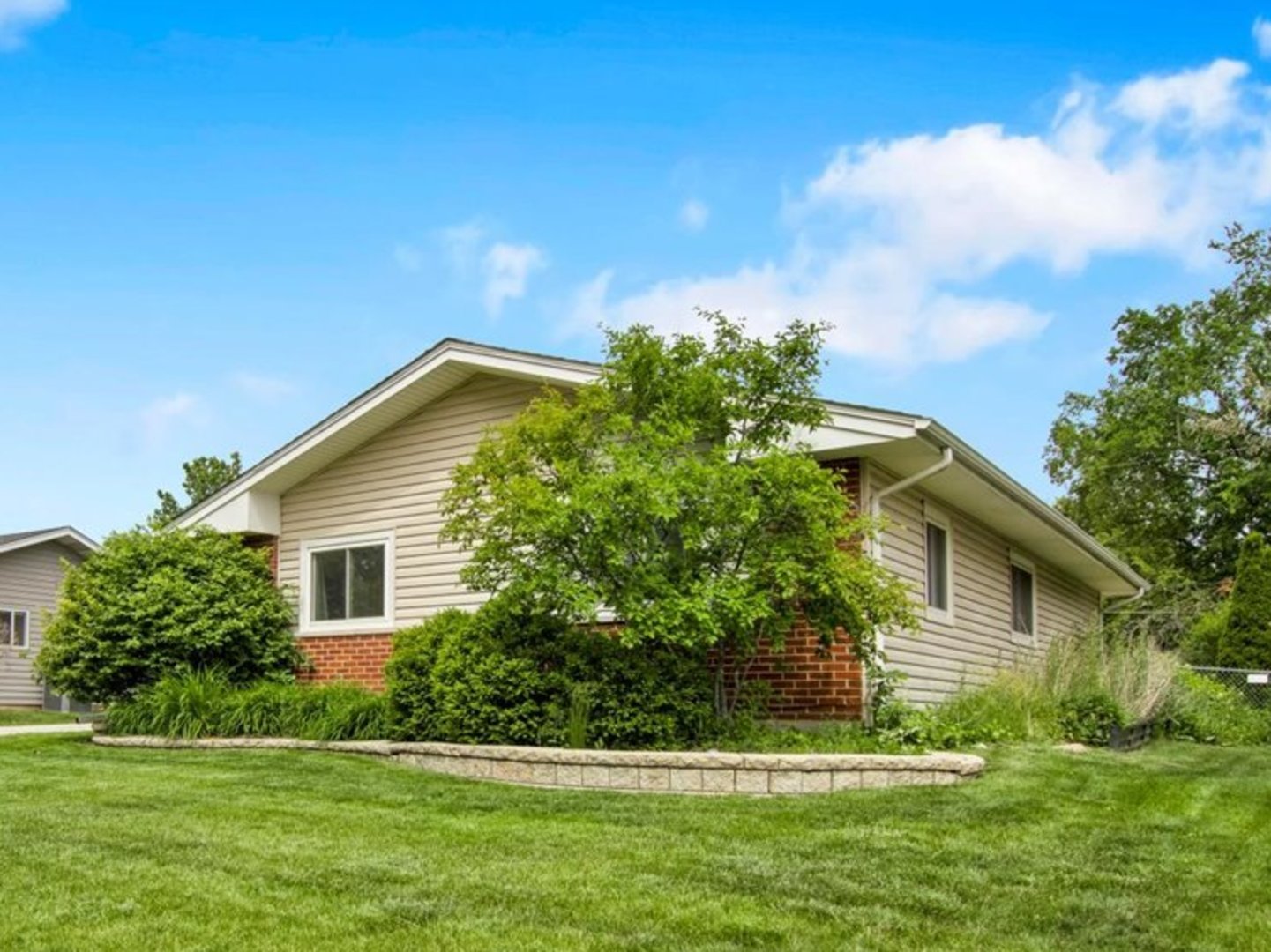 1755 Monticello Road, Hoffman Estates, IL 60169