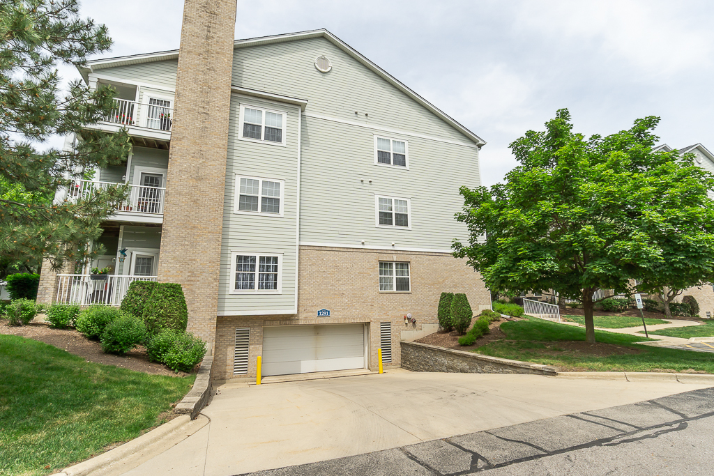1291 W Lake Street #103, Addison, IL 60101