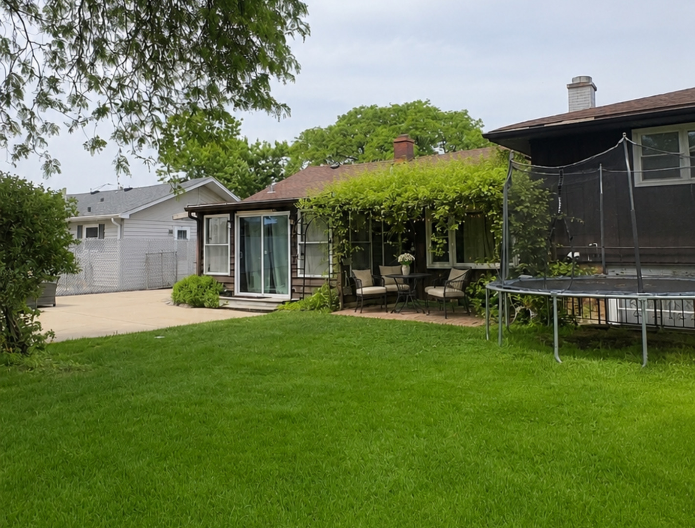 6709 W 88th Place, Oak Lawn, IL 60453