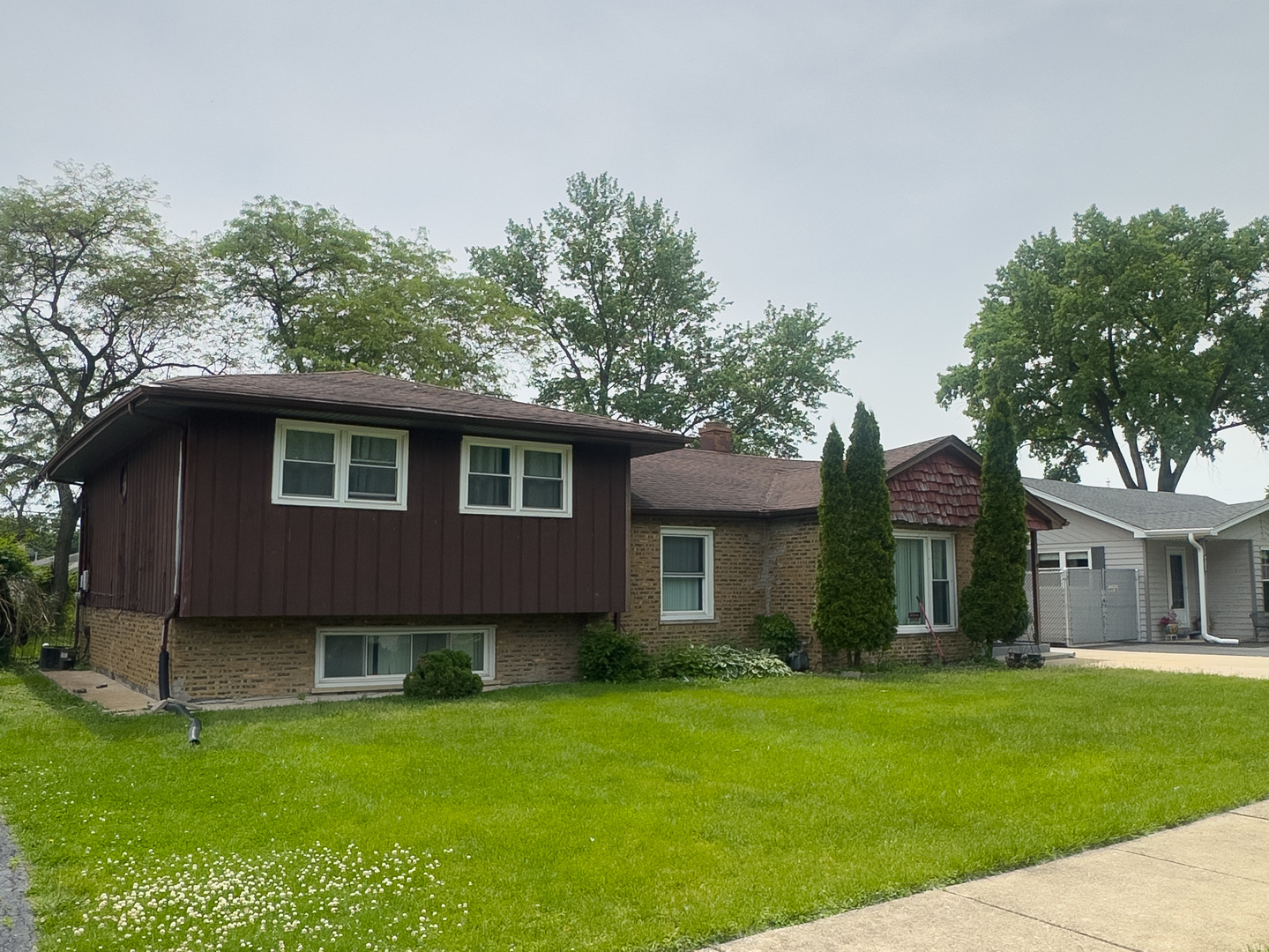 6709 W 88th Place, Oak Lawn, IL 60453