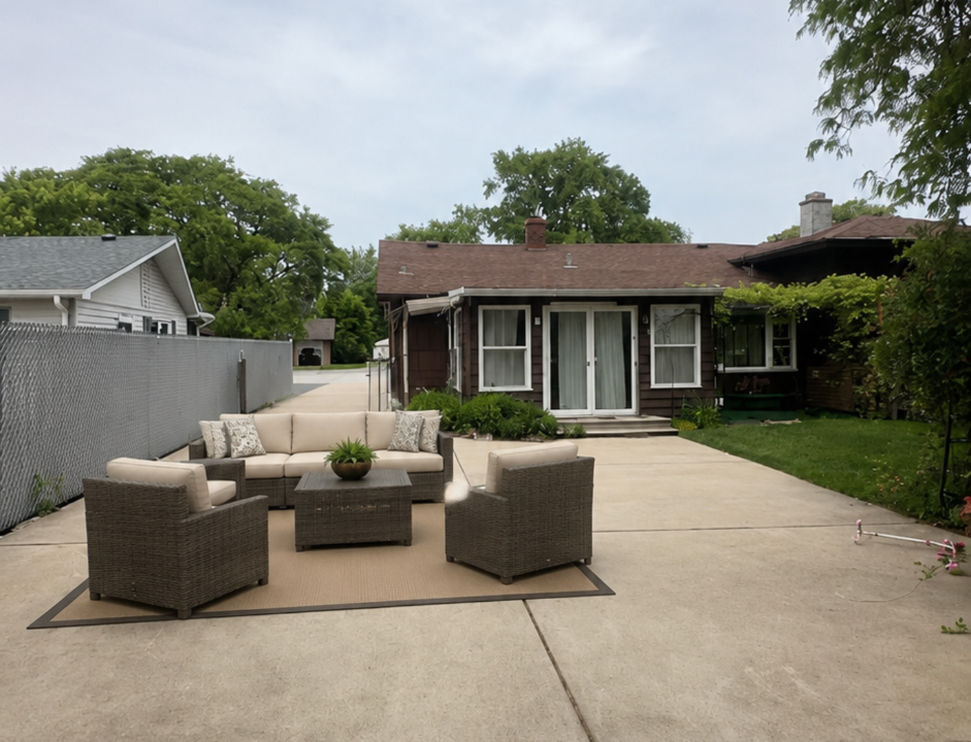 6709 W 88th Place, Oak Lawn, IL 60453