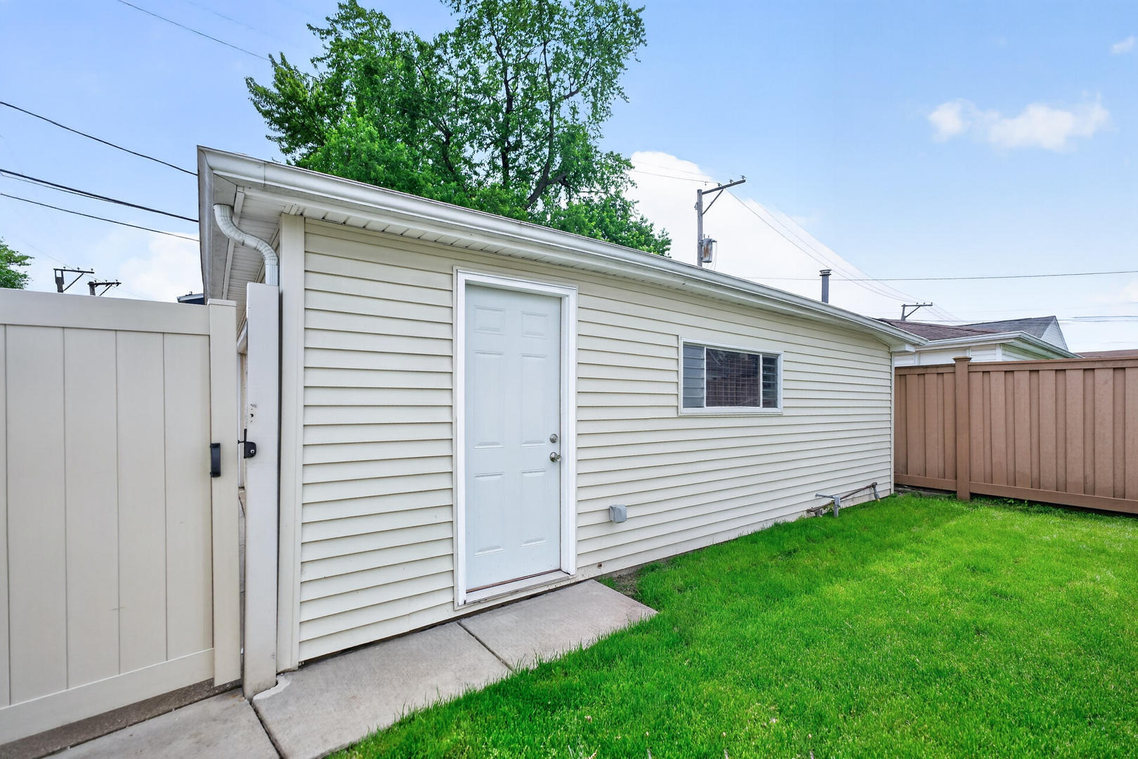 7317 W Myrtle Avenue, Chicago, IL 60631