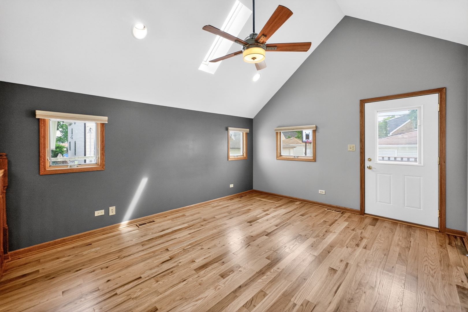 7317 W Myrtle Avenue, Chicago, IL 60631