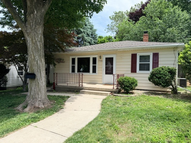 1309 Eastholme Avenue, Bloomington, IL 61701