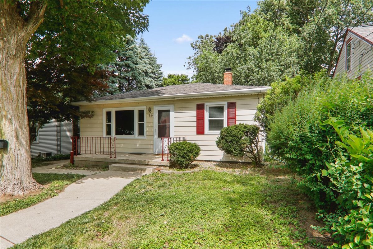 1309 Eastholme Avenue, Bloomington, IL 61701