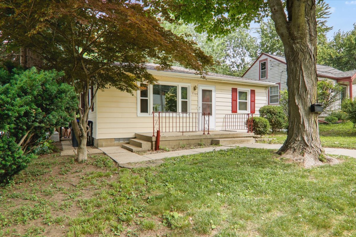 1309 Eastholme Avenue, Bloomington, IL 61701