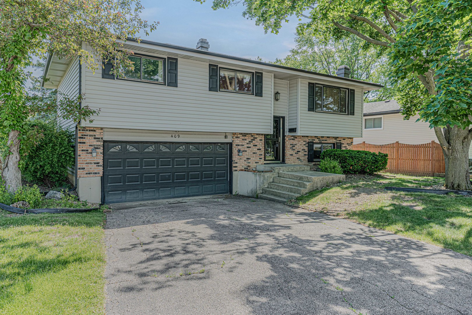 409 Marion Street, Roselle, IL 60172