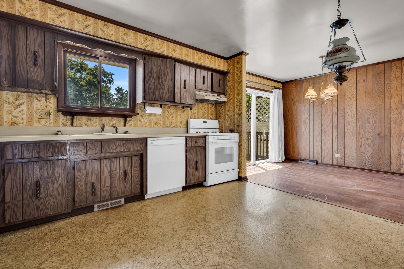 409 Marion Street, Roselle, IL 60172