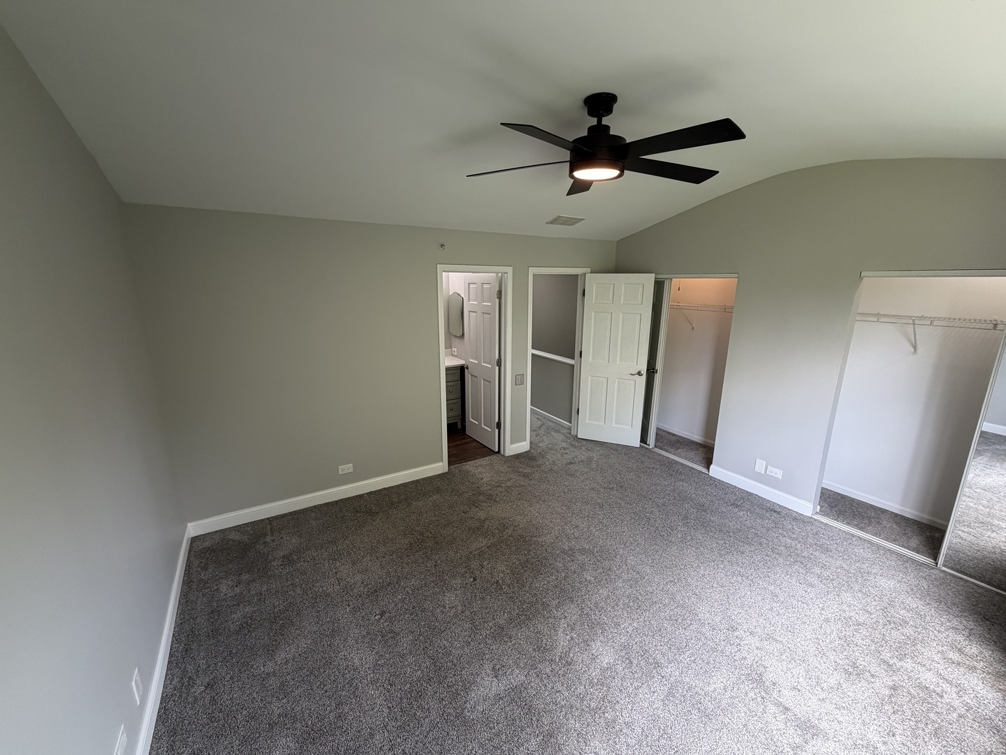 261 Arboretum Drive, Lombard, IL 60148