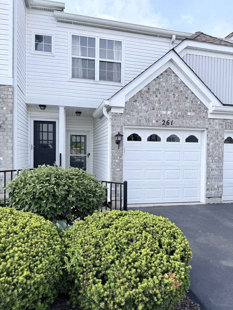261 Arboretum Drive, Lombard, IL 60148