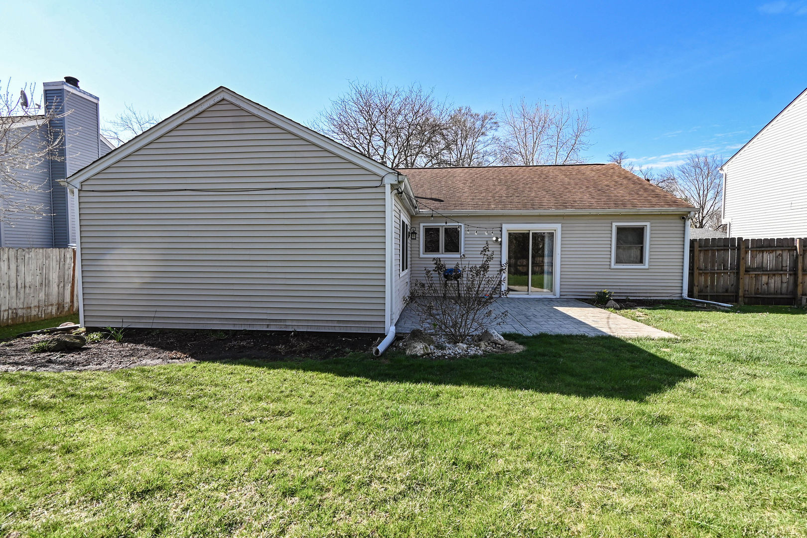 5150 Winona Lane, Gurnee, IL 60031