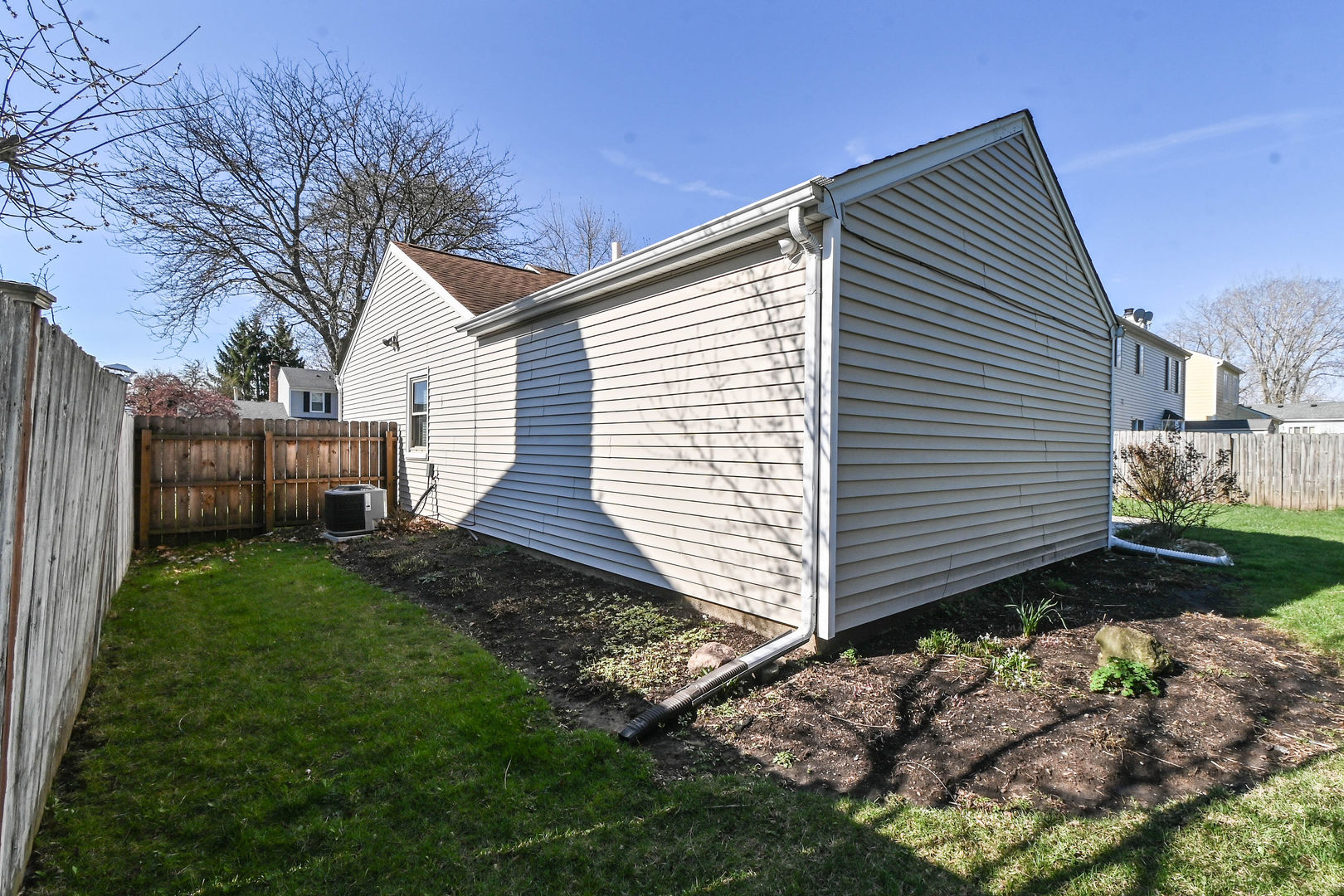 5150 Winona Lane, Gurnee, IL 60031