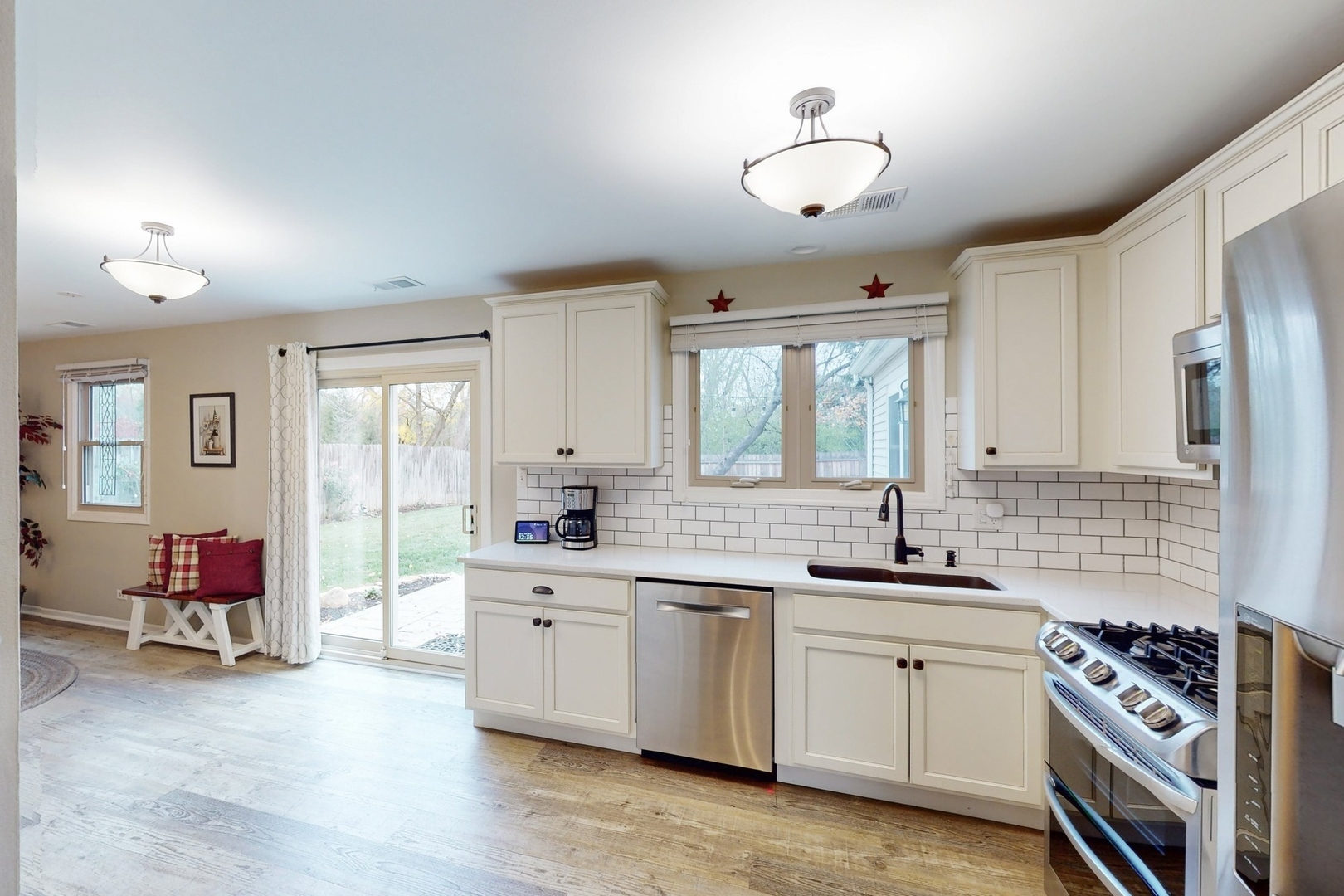 5150 Winona Lane, Gurnee, IL 60031