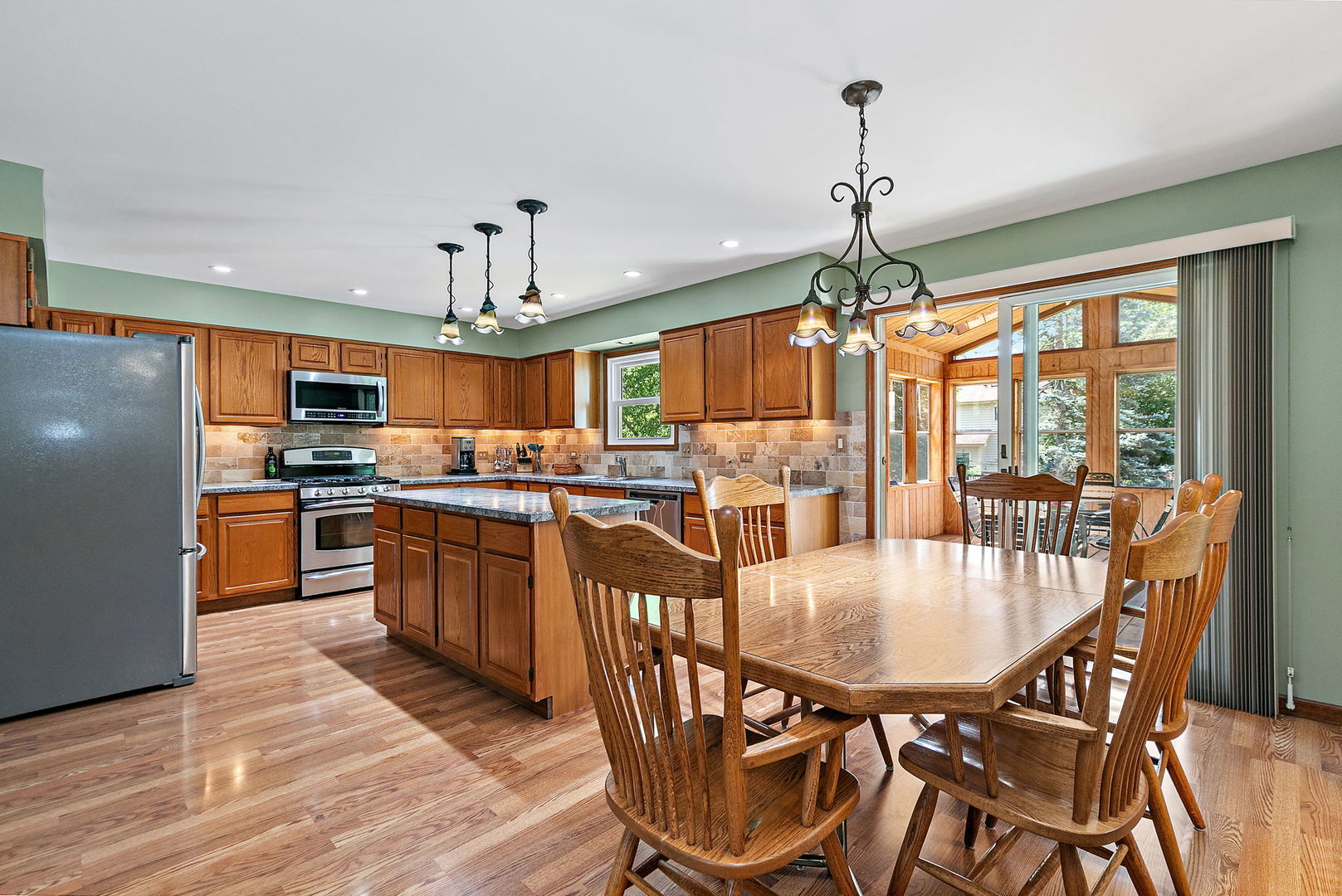2433 Smalley Court, West Dundee, IL 60118