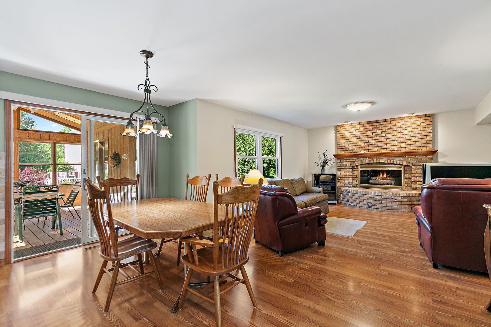 2433 Smalley Court, West Dundee, IL 60118