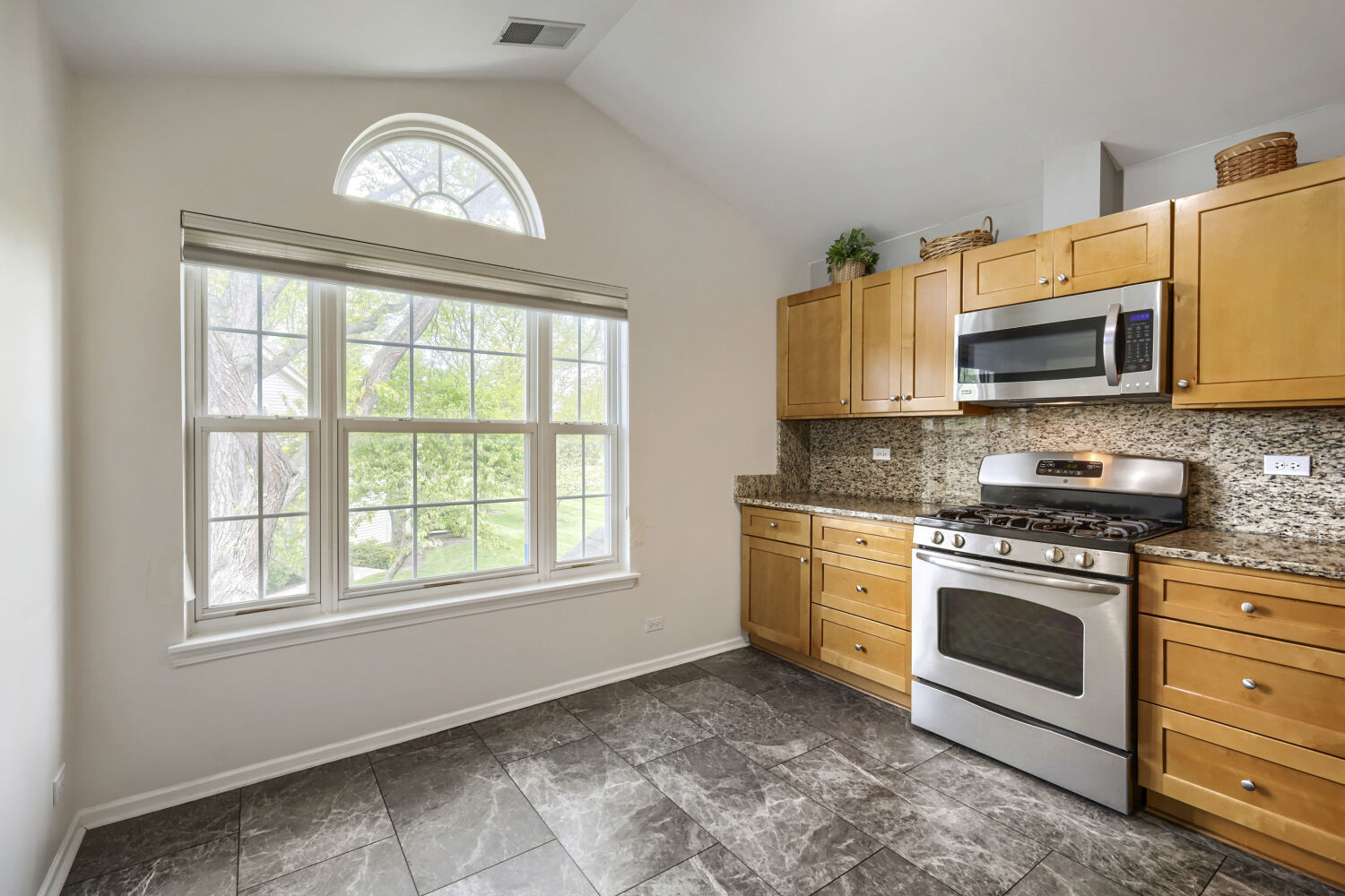 1619 Camberley Court #2, Bartlett, IL 60103
