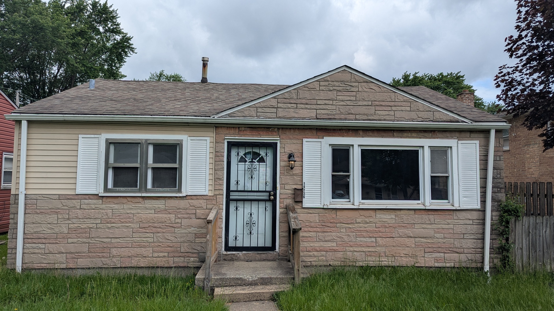 14136 S Hoxie Avenue, Burnham, IL 60633