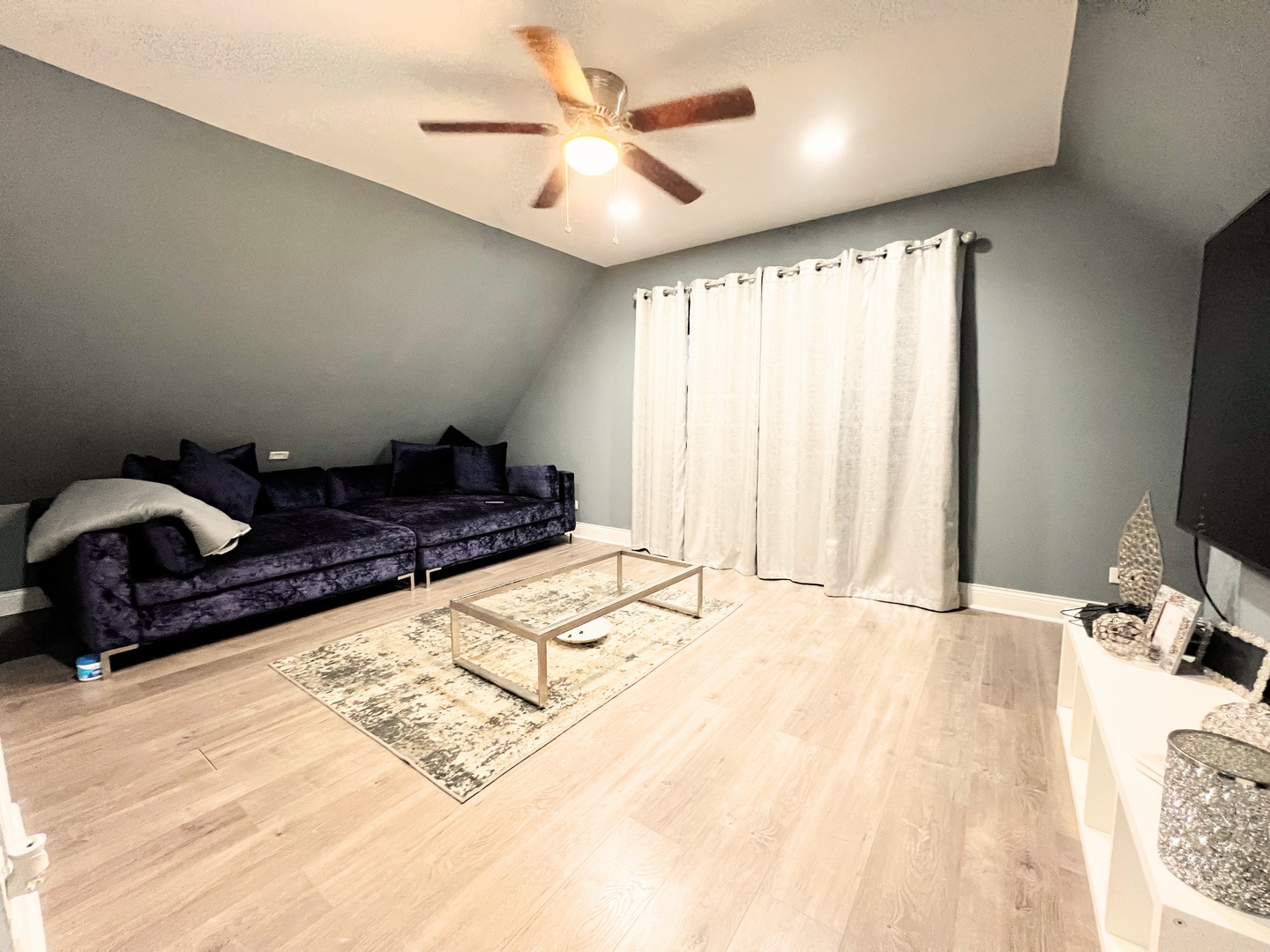 7714 S Marquette Avenue, Chicago, IL 60649