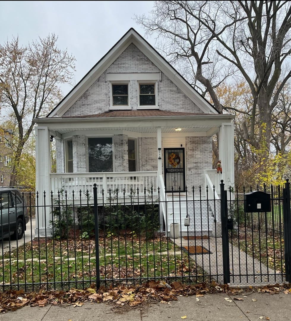 7714 S Marquette Avenue, Chicago, IL 60649