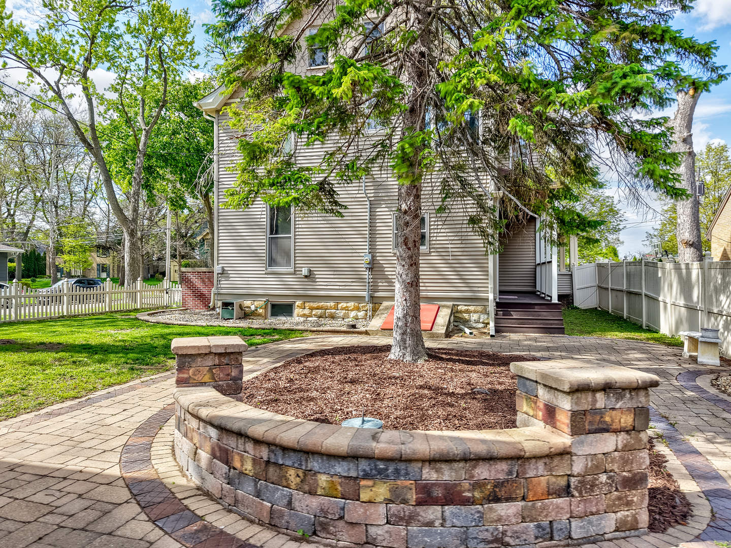 401 E Prospect Avenue, Ottawa, IL 61350