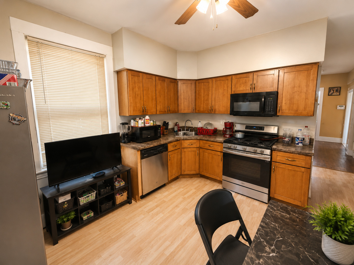 2243 S KENILWORTH Avenue, Berwyn, IL 60402