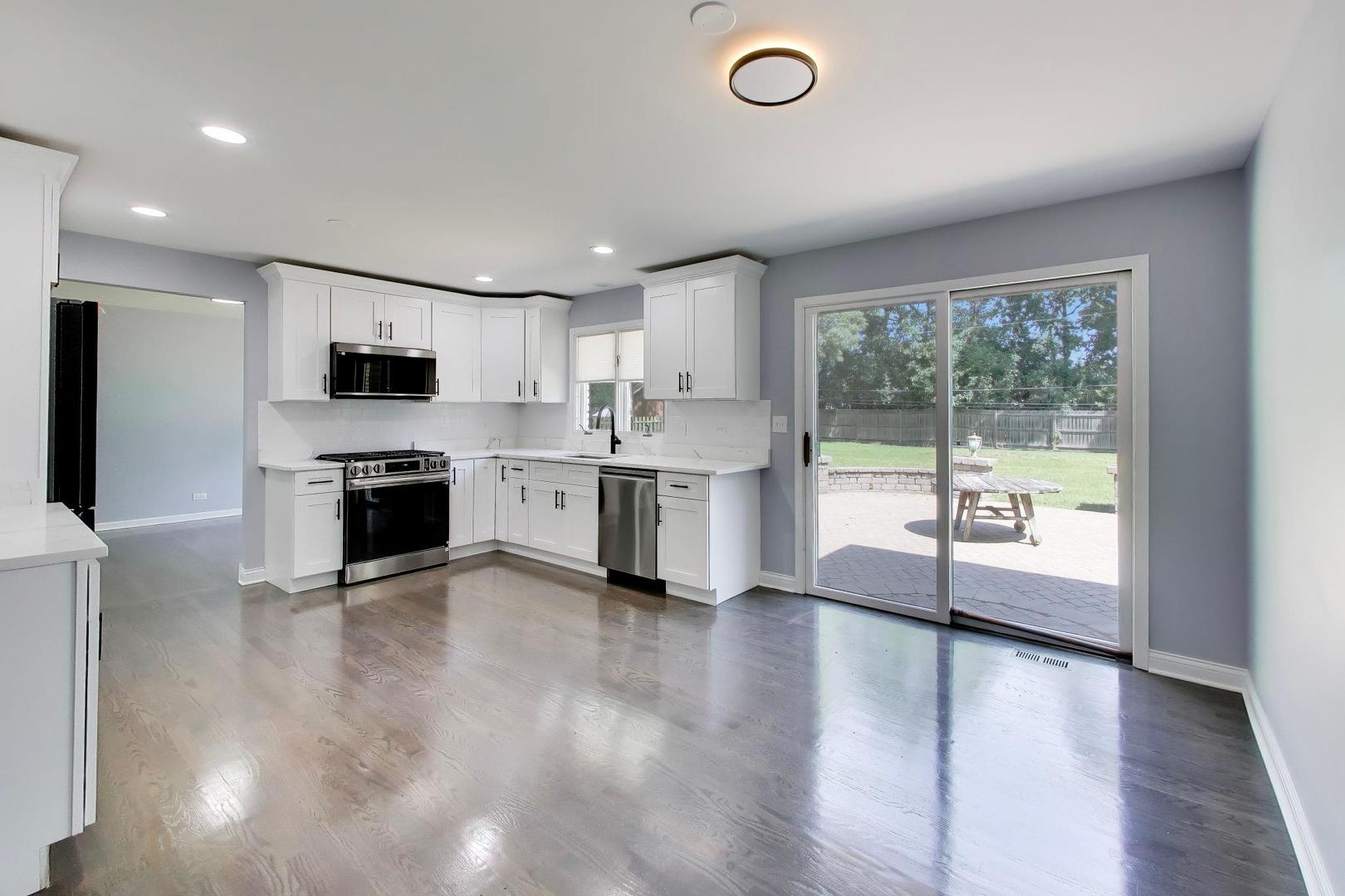 16w250 93rd Place, Burr Ridge, IL 60527