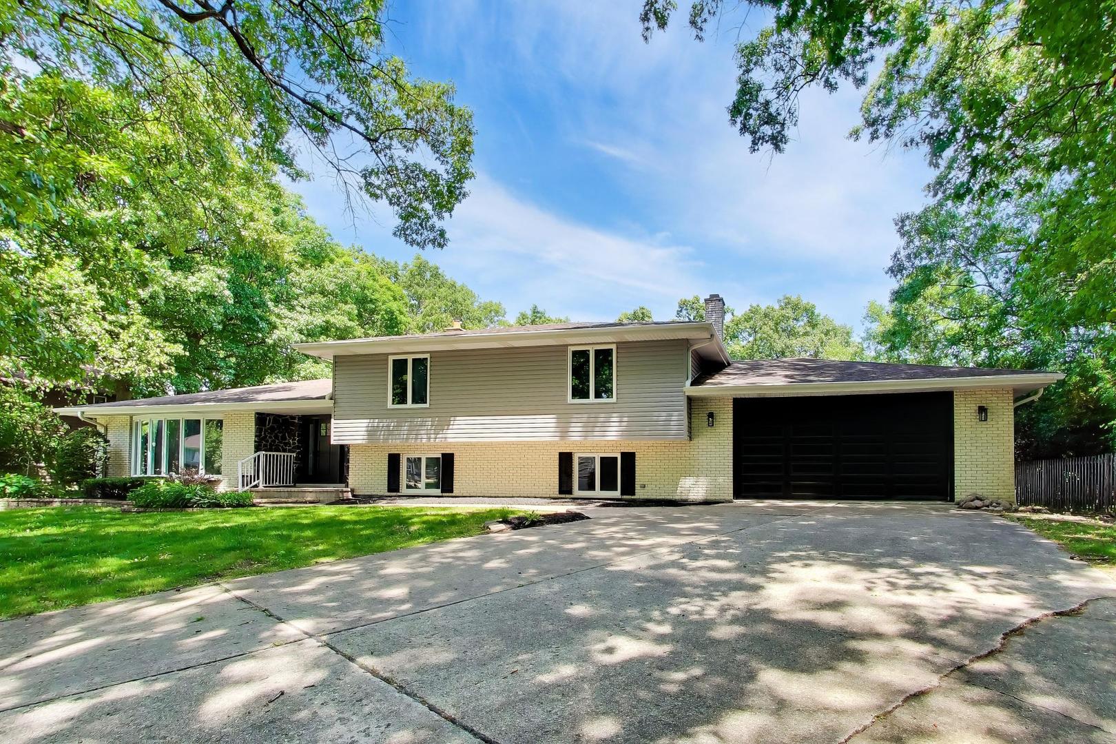 16w250 93rd Place, Burr Ridge, IL 60527