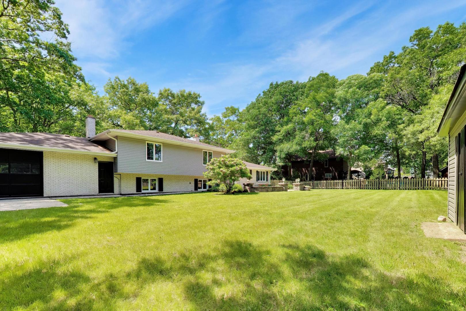 16w250 93rd Place, Burr Ridge, IL 60527