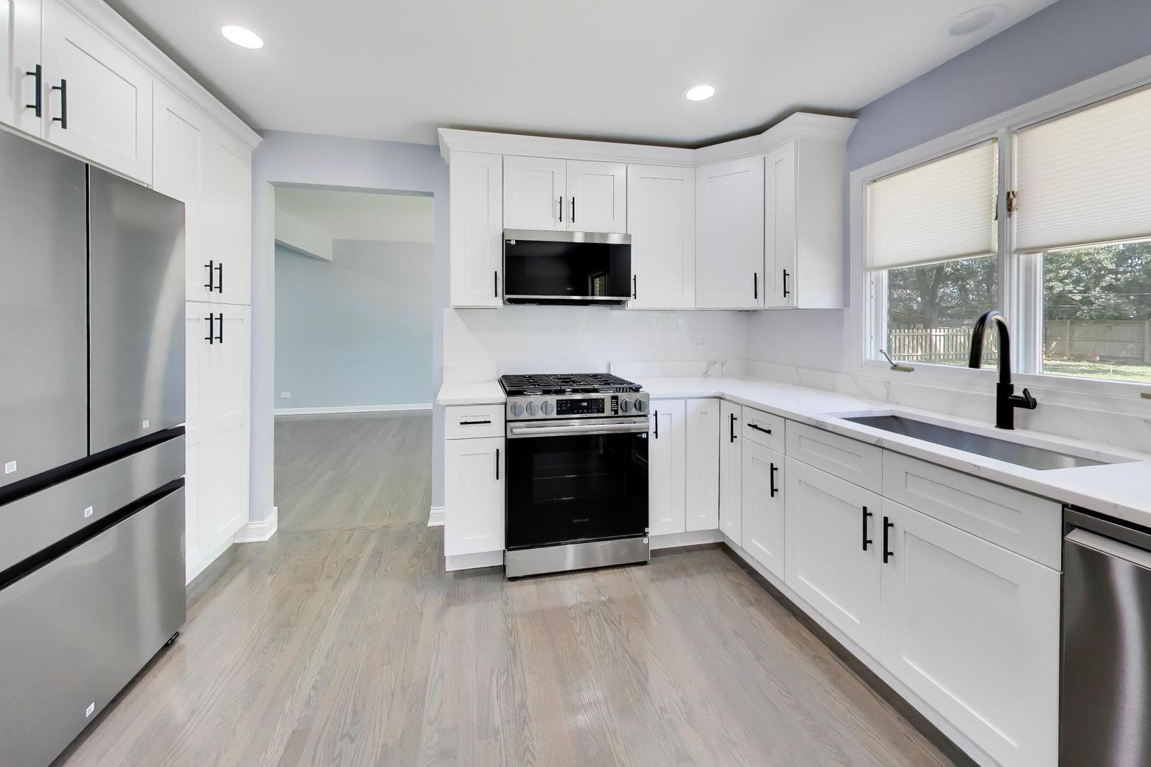 16w250 93rd Place, Burr Ridge, IL 60527