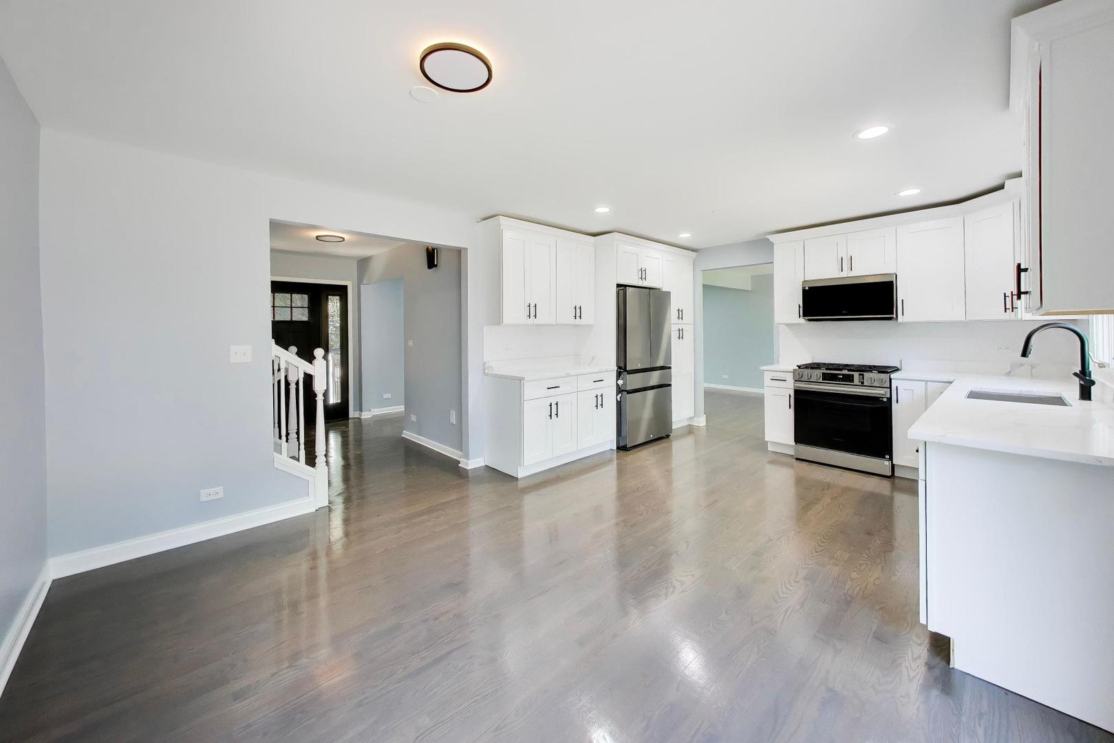 16w250 93rd Place, Burr Ridge, IL 60527