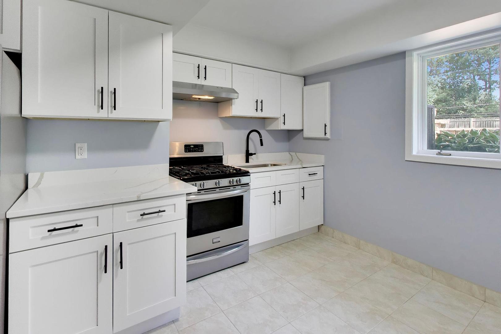 16w250 93rd Place, Burr Ridge, IL 60527