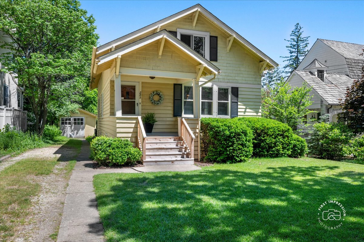 285 Forest Avenue, Glen Ellyn, IL 60137