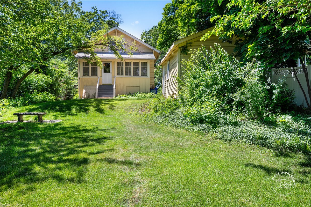 285 Forest Avenue, Glen Ellyn, IL 60137