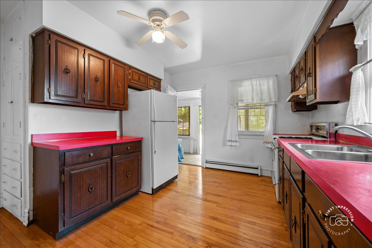 285 Forest Avenue, Glen Ellyn, IL 60137