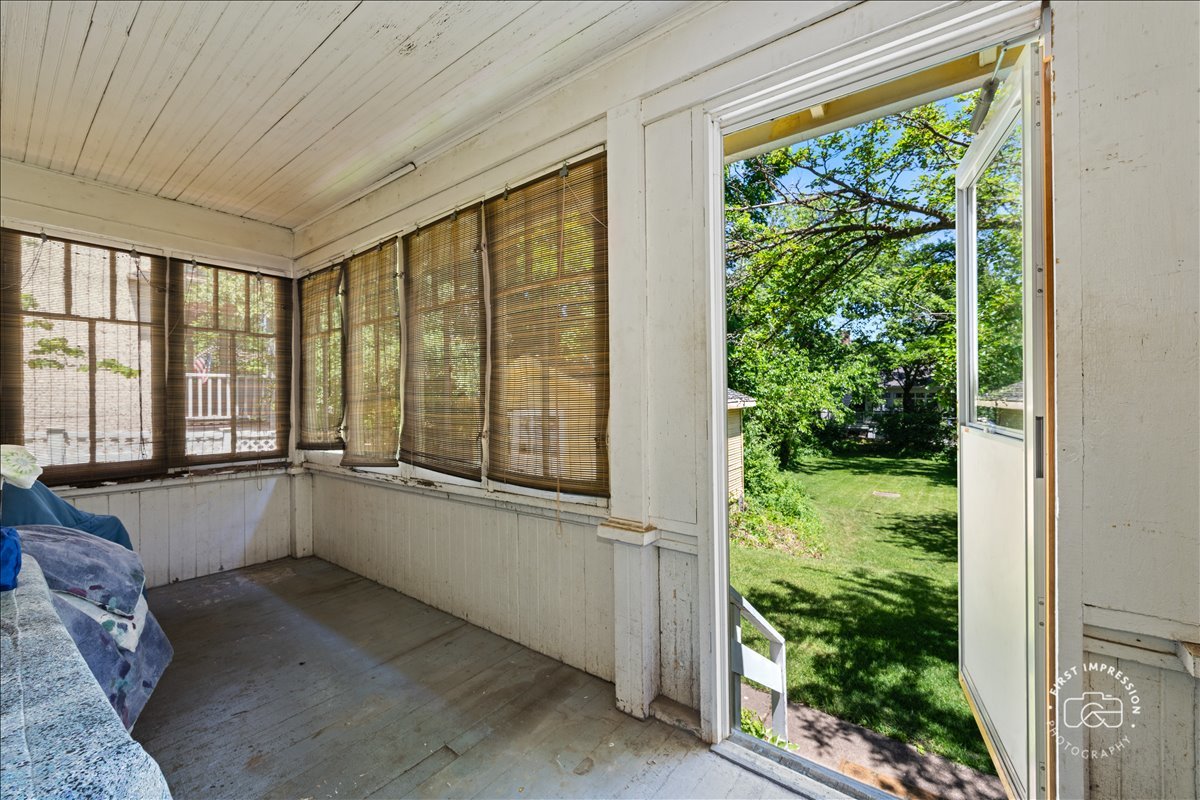285 Forest Avenue, Glen Ellyn, IL 60137