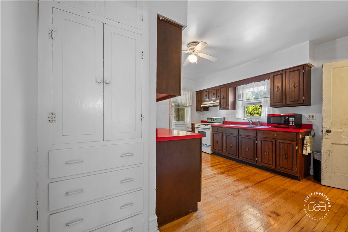 285 Forest Avenue, Glen Ellyn, IL 60137