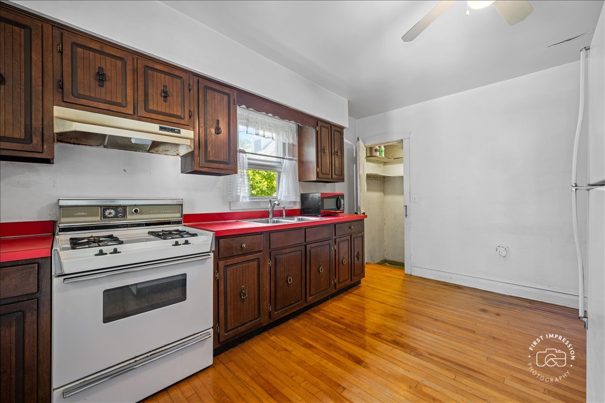 285 Forest Avenue, Glen Ellyn, IL 60137