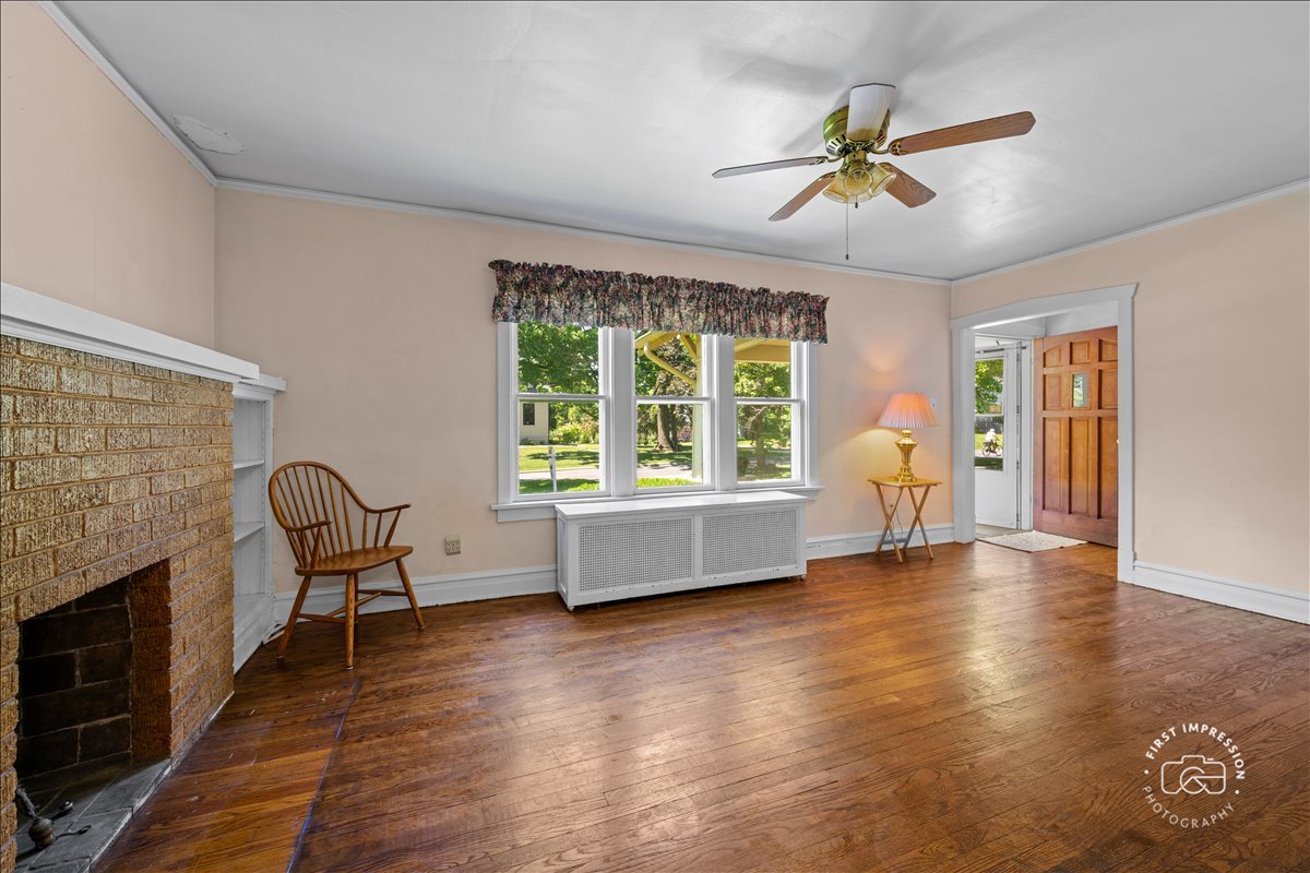 285 Forest Avenue, Glen Ellyn, IL 60137