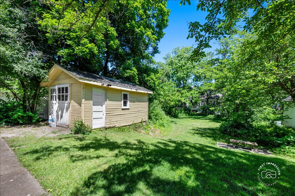 285 Forest Avenue, Glen Ellyn, IL 60137