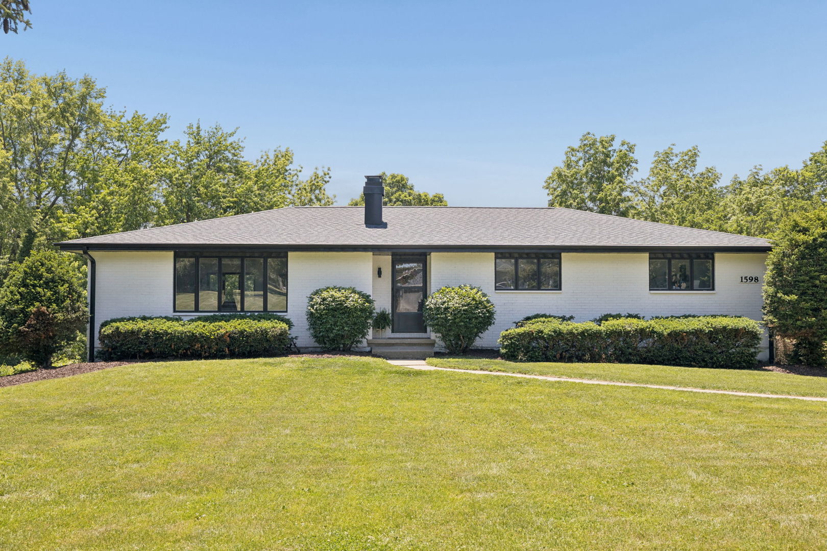 1598 Lake Holiday Drive, Lake Holiday, IL 60548