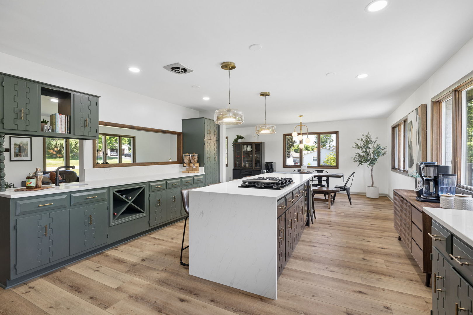 1598 Lake Holiday Drive, Lake Holiday, IL 60548
