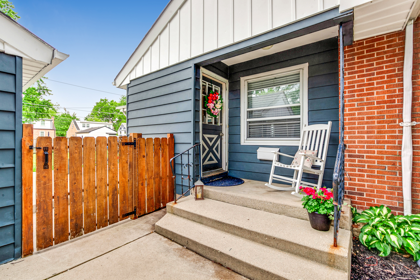 213 N Emerson Street, Mount Prospect, IL 60056