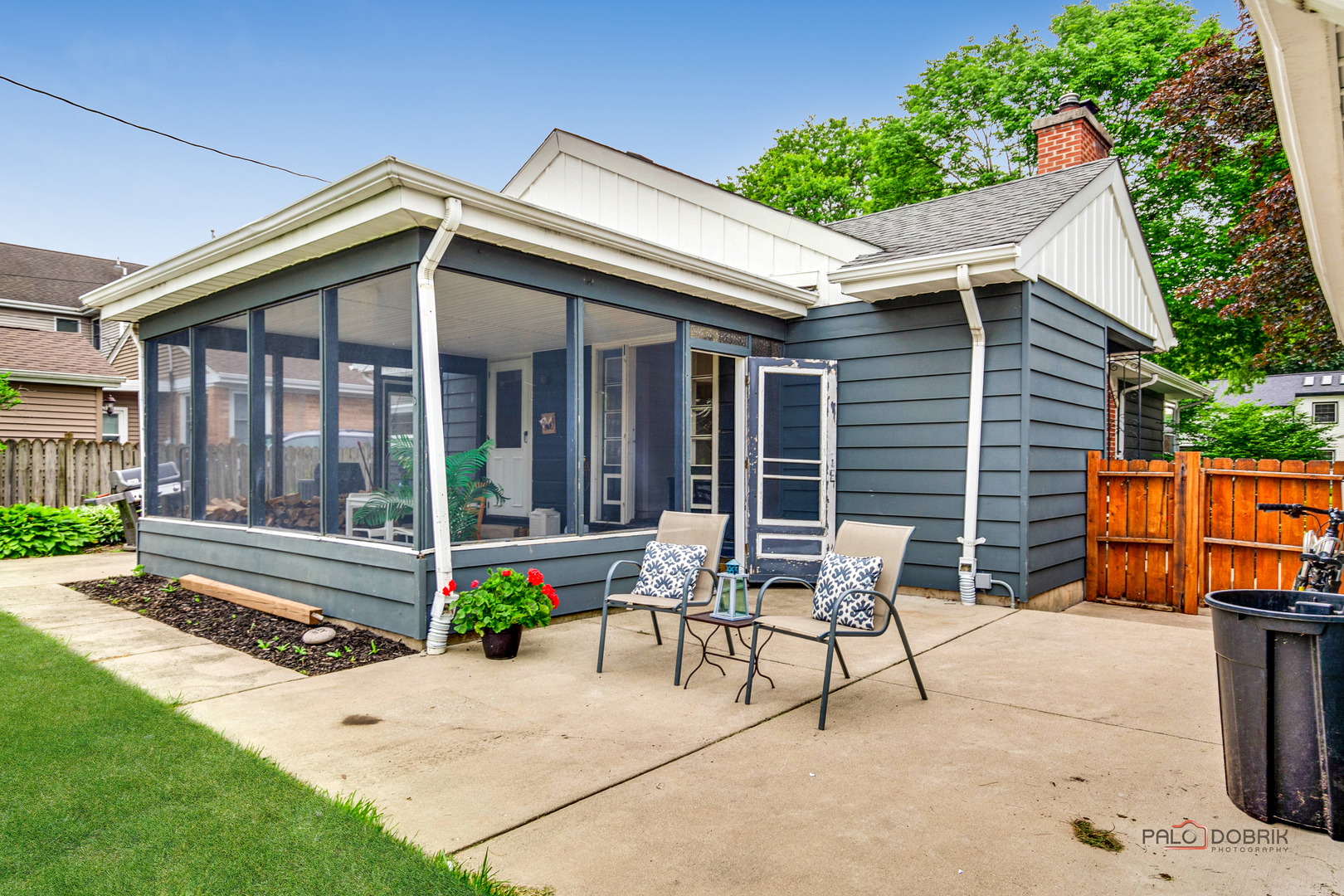 213 N Emerson Street, Mount Prospect, IL 60056