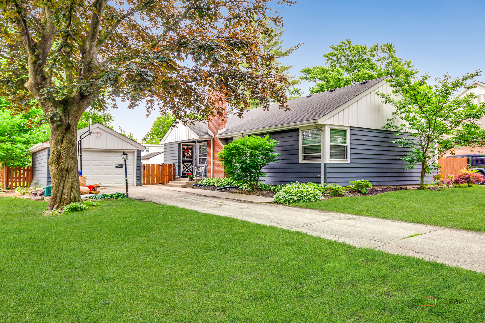 213 N Emerson Street, Mount Prospect, IL 60056