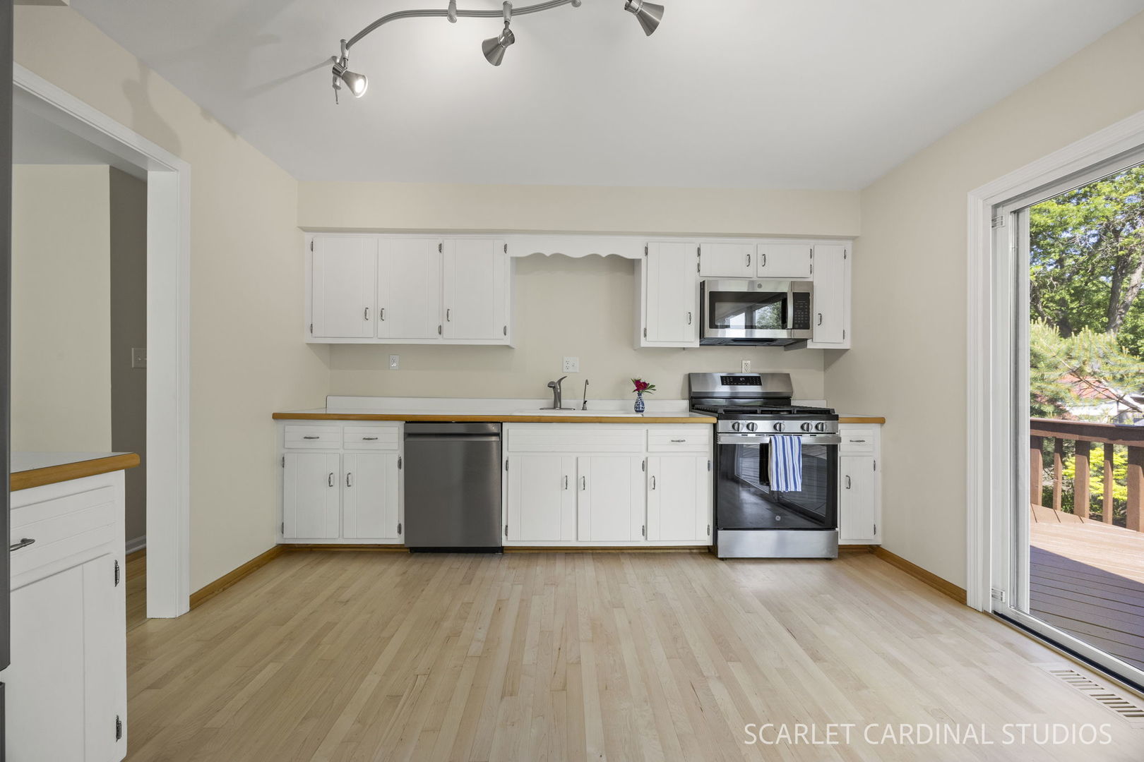 N385 Silverleaf Boulevard, Wheaton, IL 60187