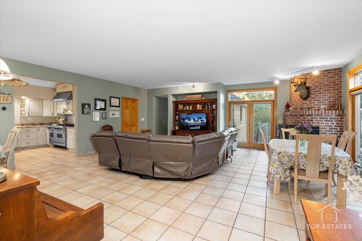 2 Marberry Drive, Prospect Heights, IL 60070