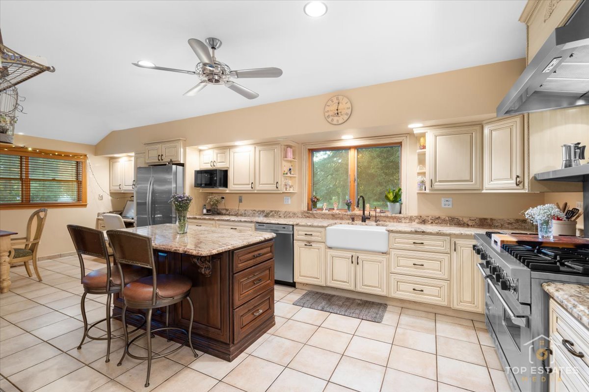 2 Marberry Drive, Prospect Heights, IL 60070